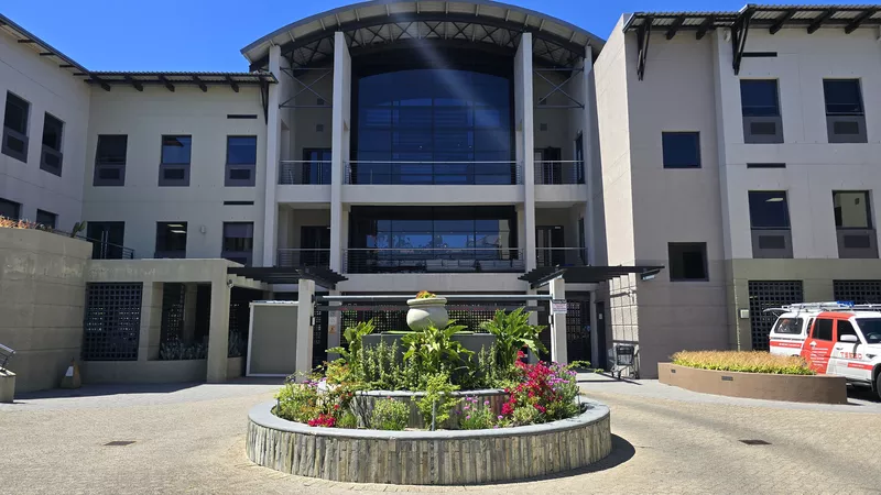 222 m² Office to let in Century Square, Knowledge Park 3 (photo 3)