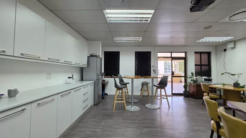 210 m² Office to let in Waterford Place Office Park, 1 Canal Close (photo 18)