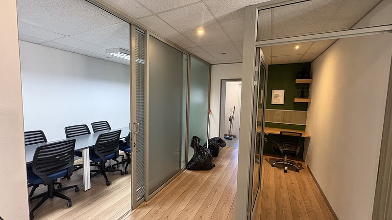 215 m² Office to let in Durbanville, Monaco Square (photo 12)