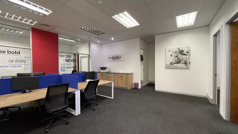 193 m² Office to let in Observatory, Gate House (photo 14)