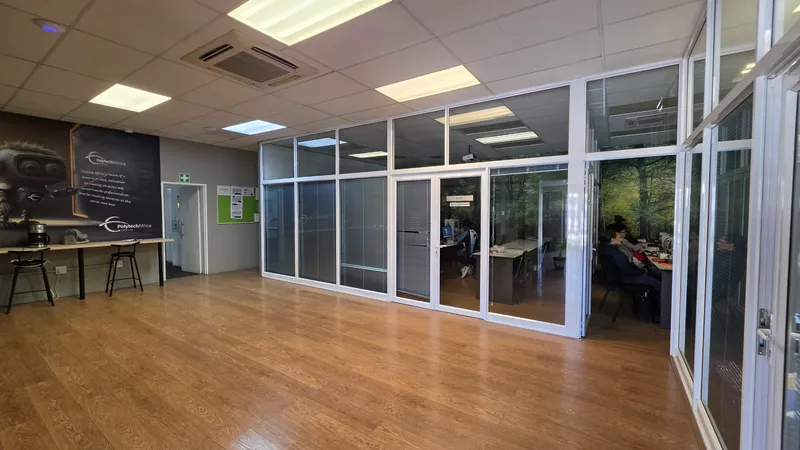 647 m² Office to let in Century City, 5 Edison Way - Century Gate (photo 20)