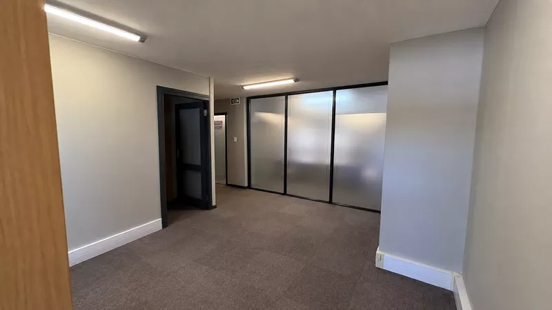 197 m² Office to let in Tyger Valley, Amber Place (photo 13)