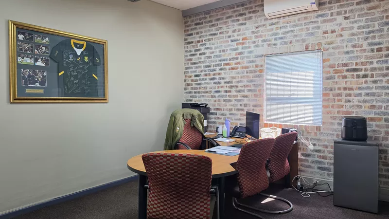 1 085 m² Office for sale in Century City, 13 Edison Way (photo 26)