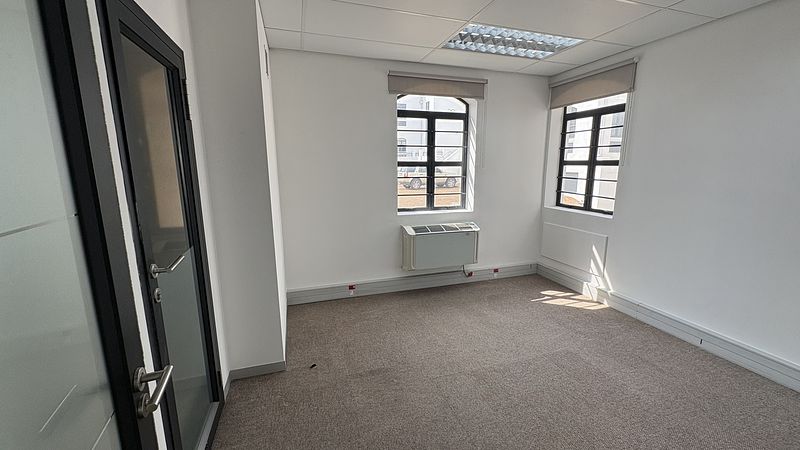 262 m² Office to let in Stellenbosch, Stellenpark Business Park (photo 21)