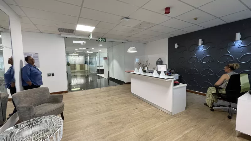 950 m² Office to let in Cape Town City Centre/CBD, The Towers (photo 10)