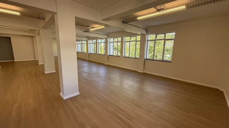 238 m² Office to let in Claremont, Grove Building (photo 14)