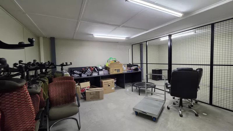 1 085 m² Office for sale in Century City, 13 Edison Way (photo 48)