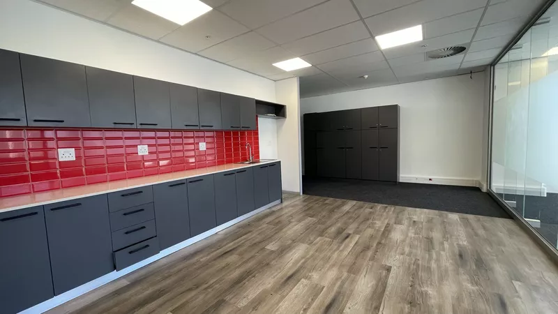 625 m² Office to let in Cape Town City Centre/CBD, 35 Lower Long (photo 8)