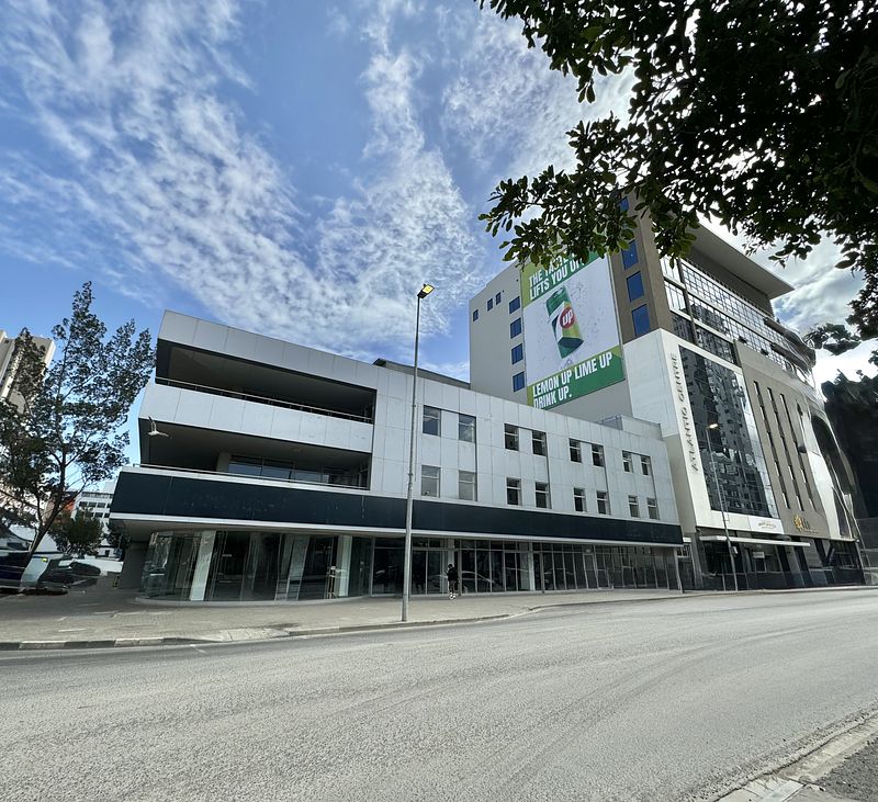 2 402 m² Office to let in Cape Town, Amber Place (photo 1)