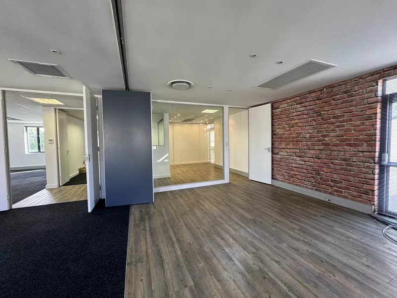 1 950 m² Office for sale in Tyger Valley, Biella Building (photo 11)