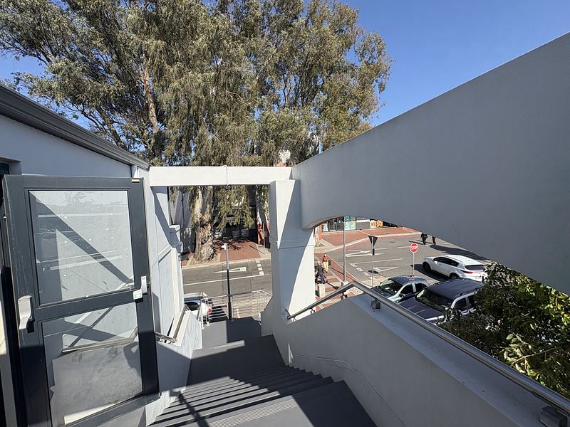 589 m² Retail property to let in Durbanville, Village Square (photo 18)