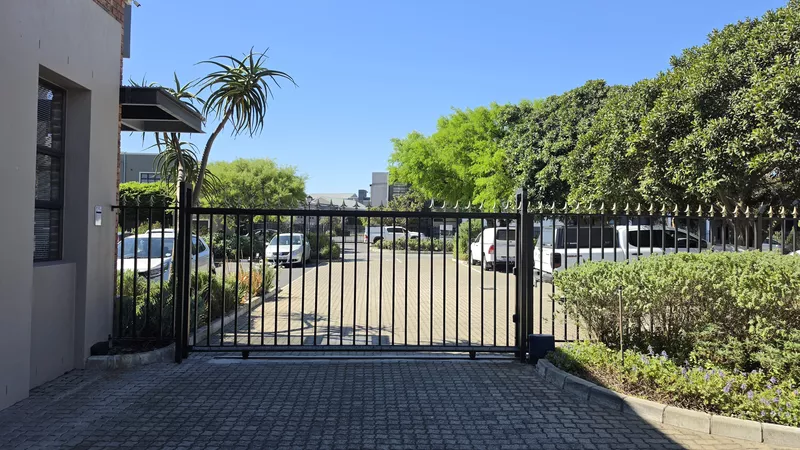 1 085 m² Office for sale in Century City, 13 Edison Way (photo 9)