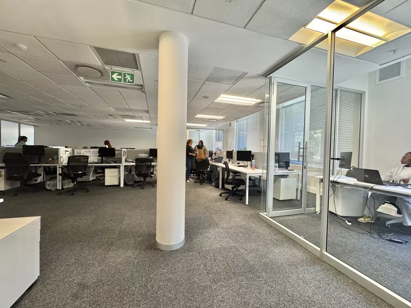 260 m² Office to let in Waterfront, Merchant House (photo 8)