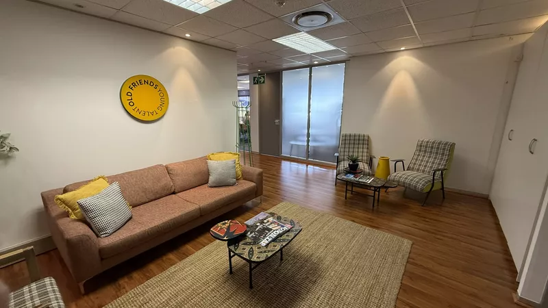 323 m² Office to let in Claremont, Grove Exchange (photo 6)