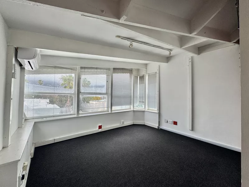 400 m² Office to let in Cape Town City Centre/CBD, 81 St Johns Street (photo 5)