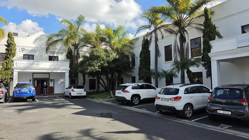 119 m² Office for sale in Bellville, Old Dutch Square (photo 4)