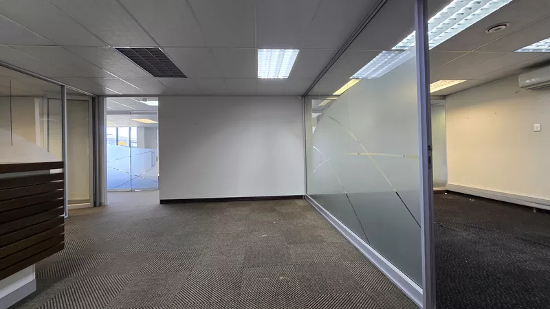632 m² Office to let in Tyger Waterfront, Avanti South Block (photo 13)