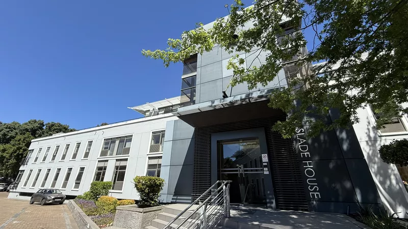 415 m² Office to let in Newlands, Slade House, Boundary Terraces (photo 2)