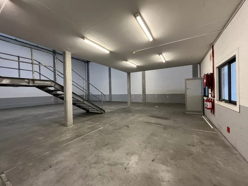 404 m² Industrial to let in Airport Industrial, CTX Business Park (photo 8)