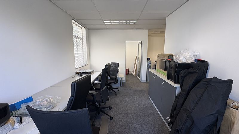 124 m² Office to let in Century City, Eaton House (photo 27)