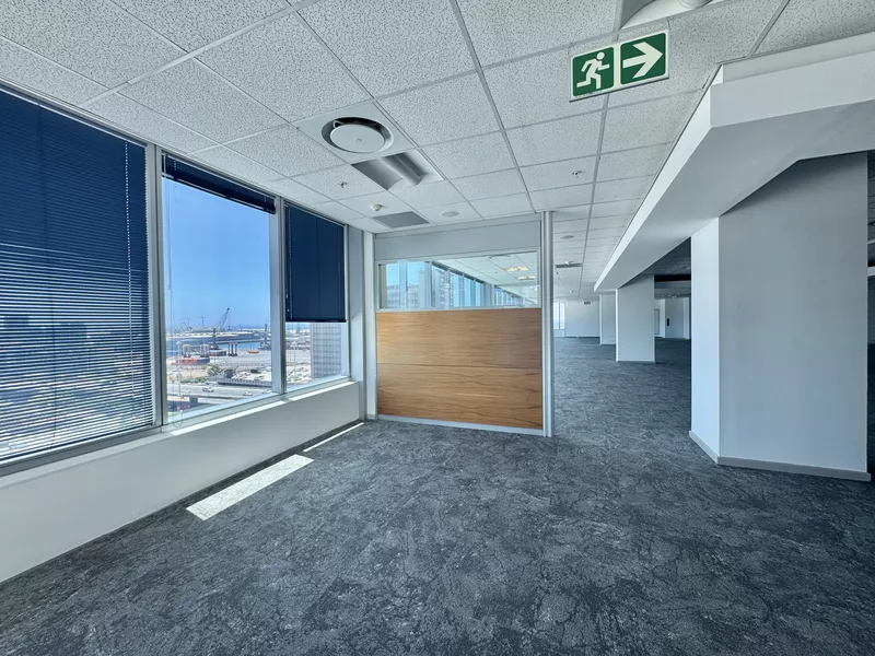 561 m² Office to let in Cape Town City Centre/CBD, Convention Towers (photo 9)