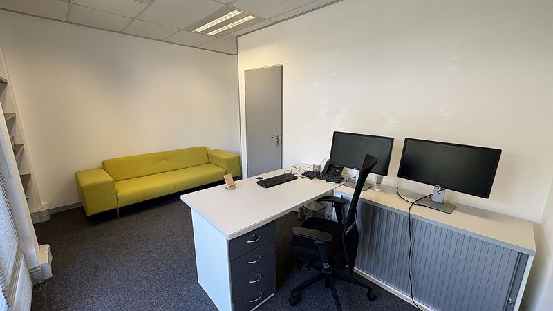124 m² Office to let in Century City, Eaton House (photo 11)