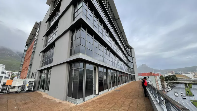 121 m² Office to let in Woodstock, The District (photo 9)