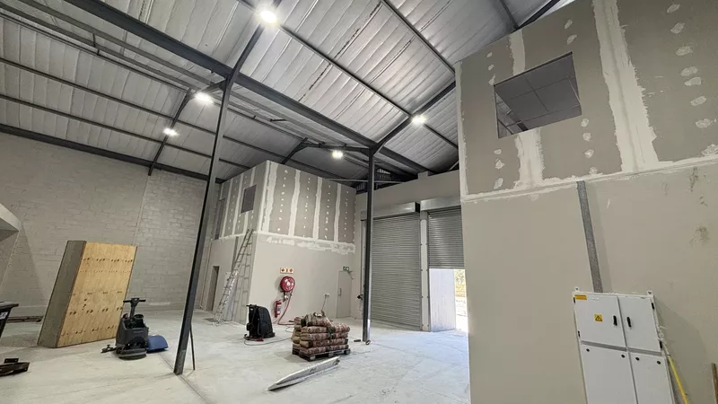 604 m² Industrial to let in Fisantekraal, 13 Evolution Crescent - Mini Industrial Units (photo 6)