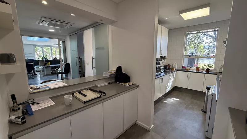 198 m² Office to let in Plumstead, Plum Park-Block A (photo 14)