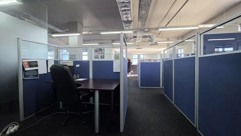 214 m² Office for sale in Colosseum (photo 26)