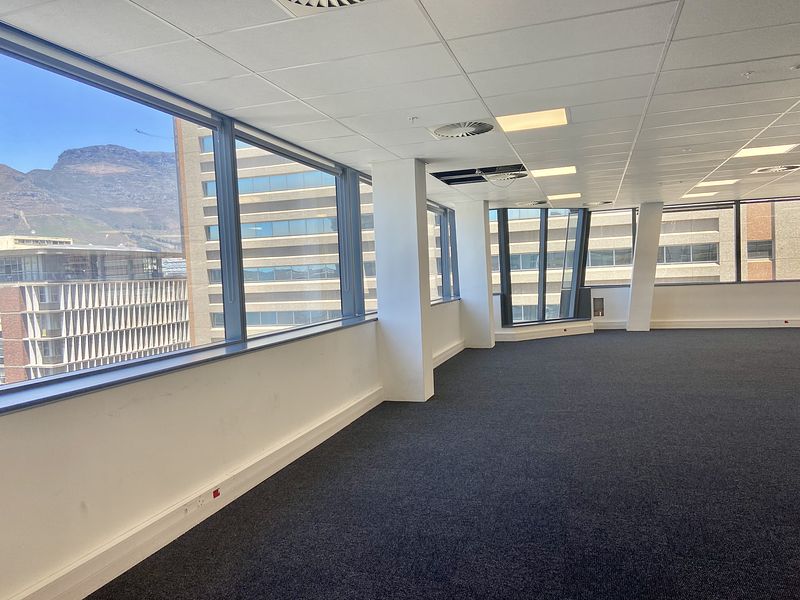 246 m² Office to let in Cape Town City Centre/CBD, 35 Lower Long Street (photo 3)