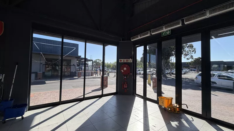 800 m² Retail property to let in Brackenfell, Brackenfell Shopping Centre (photo 16)