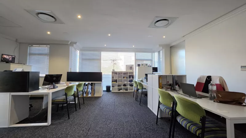 633 m² Office to let in Estuaries Office Estate, 2 Oxbow Crescent, The Estuaries (photo 22)