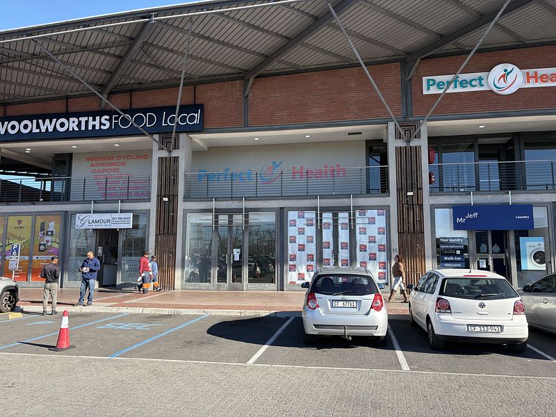 63 m² Retail property to let in Kuilsriver, IPIC Shopping Centre Soneike (photo 8)