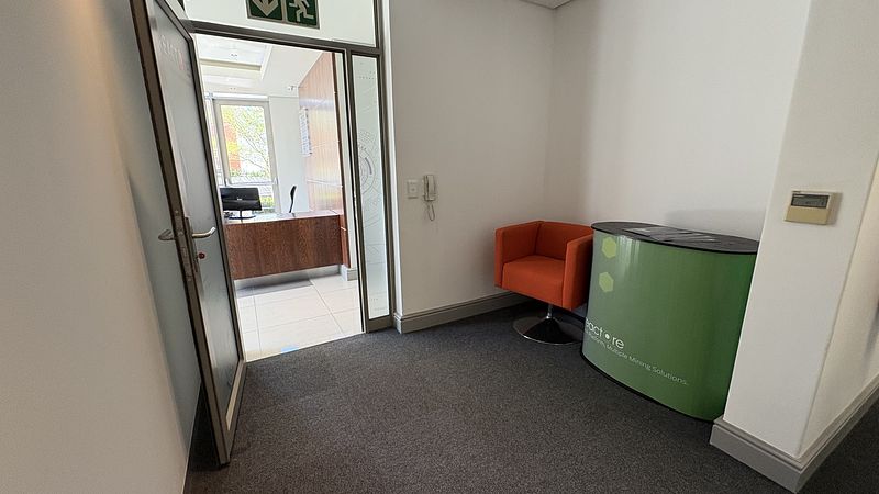 124 m² Office to let in Century City, Eaton House (photo 7)