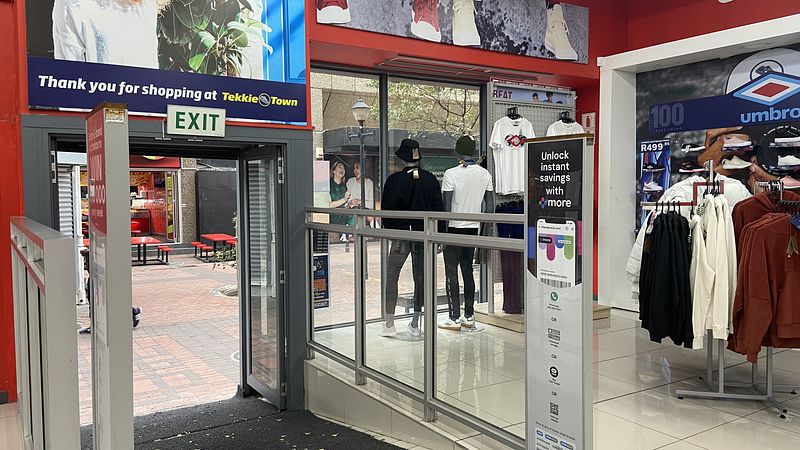 768 m² Retail property to let in Cape Town City Centre/CBD, Salga House (photo 6)