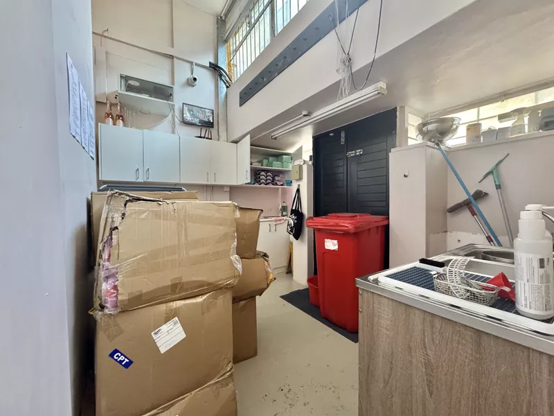 86 m² Retail property to let in Gardens, Buitenkloof Studios (photo 11)
