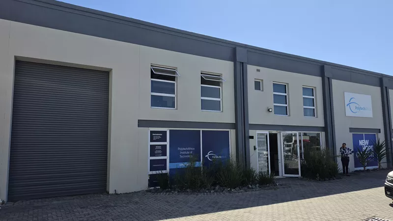 647 m² Office to let in Century City, 5 Edison Way - Century Gate (photo 12)