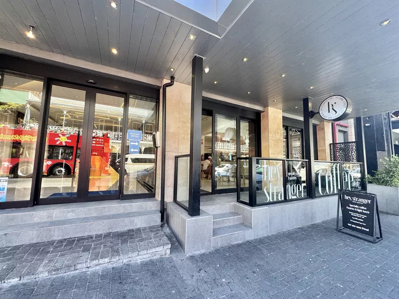 215 m² Office to let in Cape Town City Centre/CBD, 172 Long Street (photo 2)