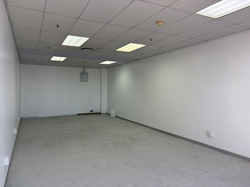 63 m² Retail property to let in Kuilsriver, IPIC Shopping Centre Soneike (photo 11)