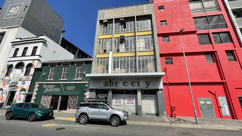 1 040 m² Property to let in Cape Town, 32 Sir Lowry Road (photo 1)