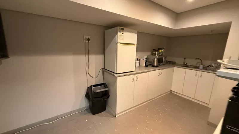 105 m² Office to let in Claremont, Montclare Place (photo 14)