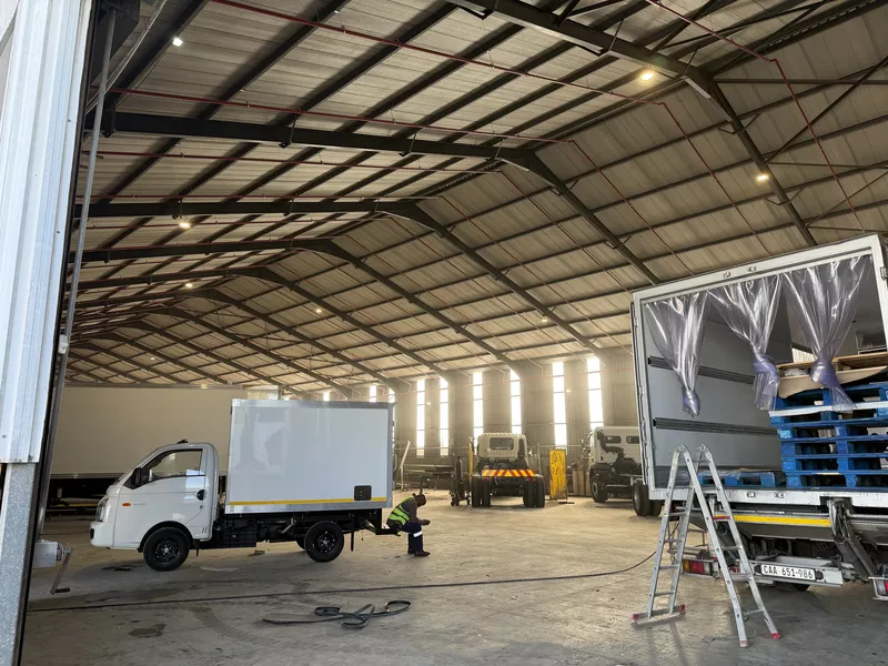 3 711 m² Industrial to let in Wimbledon Estate, Neulux building 2 (photo 1)