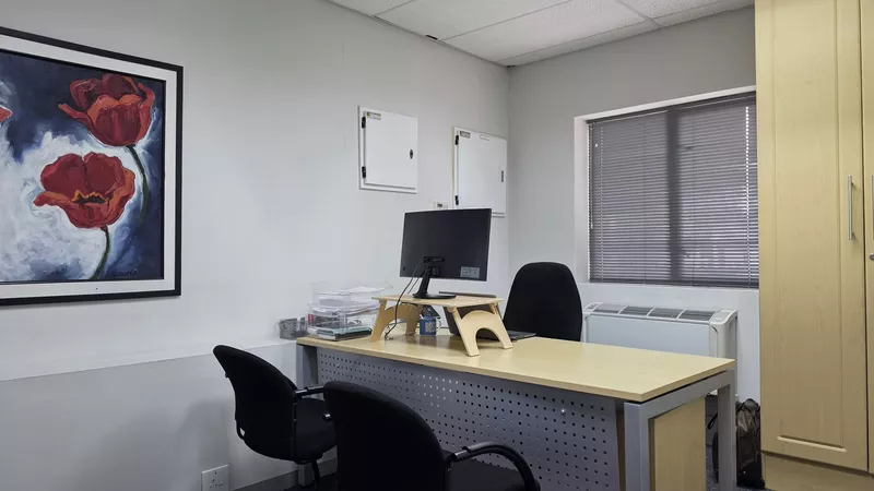 186 m² Office to let in Central Park, The Pavilion (photo 17)