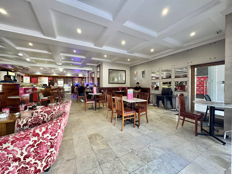 170 m² Retail property to let in De Waterkant, Sovereign Quay (photo 3)