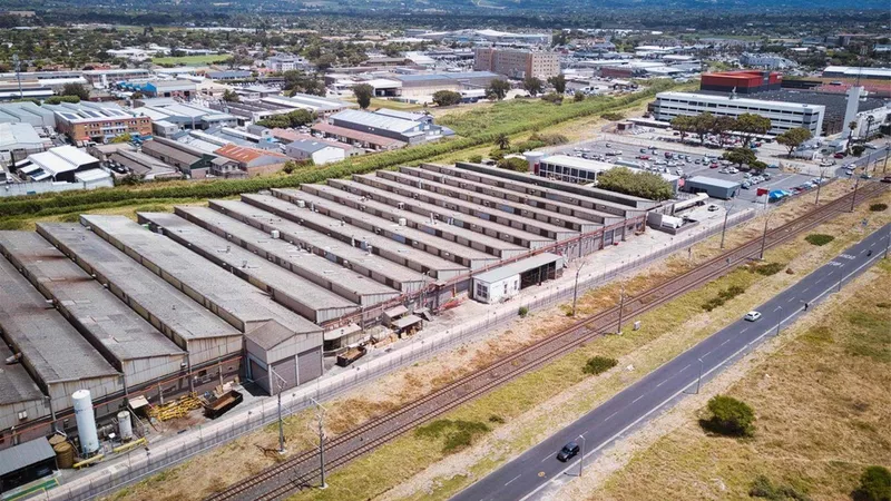 1 536 m² Industrial to let in Southern Suburbs, 82 White Road (photo 2)