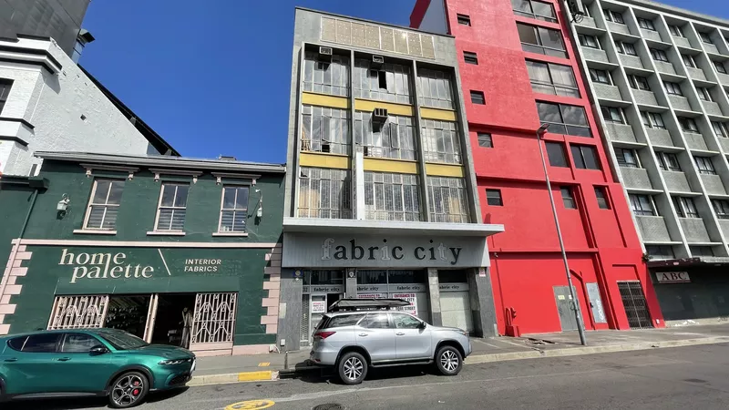 1 040 m² Property to let in Cape Town, 32 Sir Lowry Road (photo 2)