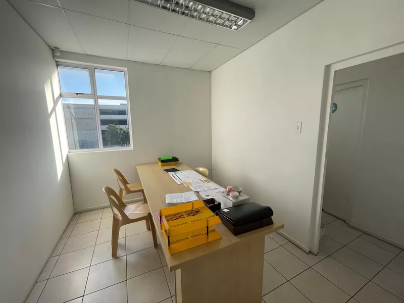 2 000 m² Industrial to let in Parow East, 40 West Str Parow East (photo 18)