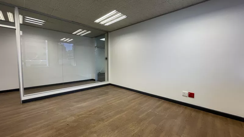 387 m² Office to let in Cape Town City Centre/CBD, 2 Long (photo 11)