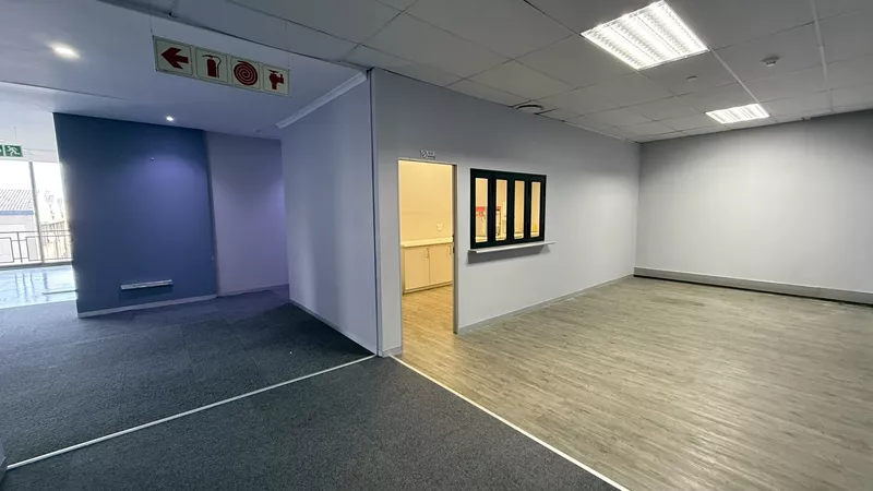 2 300 m² Office to let in Observatory, Deneb House (photo 47)